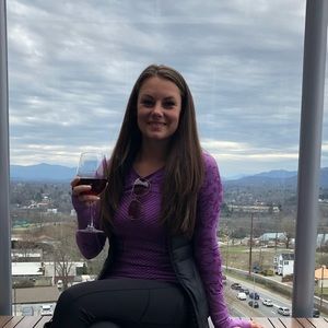 Meet your Posher, Laura